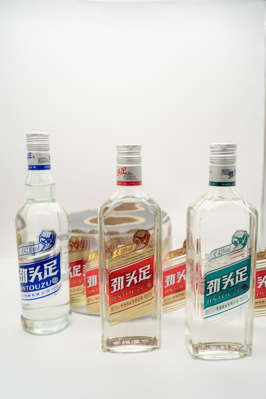 Meyve suyu şarabı ve aromalı ürünler için özelleştirilmiş kendi kendine yapışkan etiket