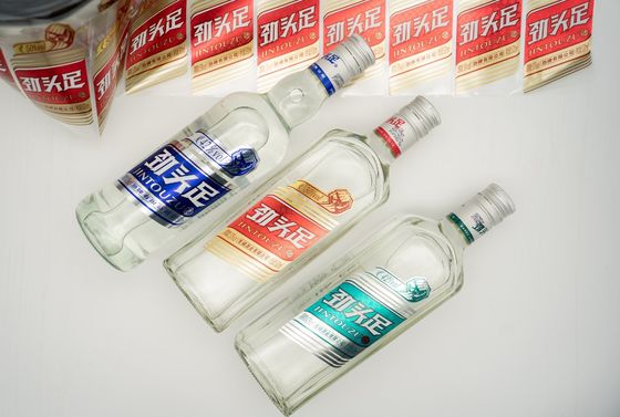 Meyve suyu şarabı ve aromalı ürünler için özelleştirilmiş kendi kendine yapışkan etiket